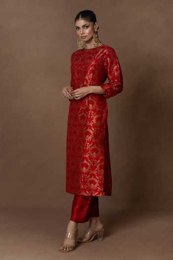 Vishwa By Pinki Sinha_Red Silk Round Neck, Yes Banarasi Jaal Kurta And Set _Online_at_Aza_Fashions