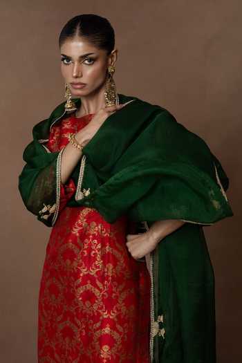 Buy_Vishwa By Pinki Sinha_Red Silk Round Neck, Yes Banarasi Jaal Kurta And Set _Online_at_Aza_Fashions