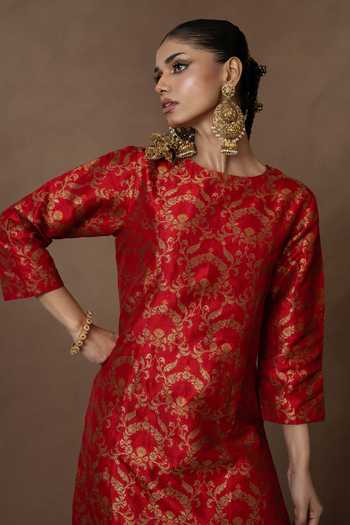 Shop_Vishwa By Pinki Sinha_Red Silk Round Neck, Yes Banarasi Jaal Kurta And Set _Online_at_Aza_Fashions