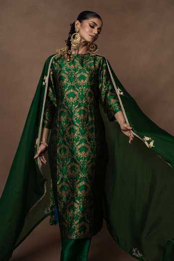 Shop_Vishwa By Pinki Sinha_Green Silk Round Neck, Yes Banarasi Jaal Kurta And Pant Set _Online_at_Aza_Fashions