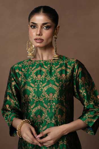 Vishwa By Pinki Sinha_Green Silk Round Neck, Yes Banarasi Jaal Kurta And Pant Set _at_Aza_Fashions