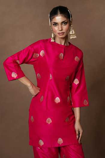 Vishwa By Pinki Sinha_Pink Silk Round Neck, Yes Woven Kurta And Pant Set _Online_at_Aza_Fashions