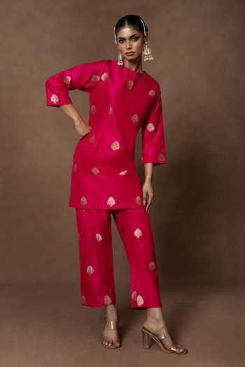 Buy_Vishwa By Pinki Sinha_Pink Silk Round Neck, Yes Woven Kurta And Pant Set _Online_at_Aza_Fashions