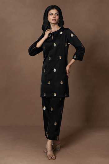 Vishwa By Pinki Sinha Satin Kurta & Pant Set