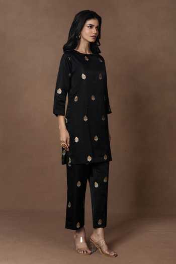 Buy_Vishwa By Pinki Sinha_Black Satin Keyhole Neck, Yes Kurta And Pant Set _Online_at_Aza_Fashions