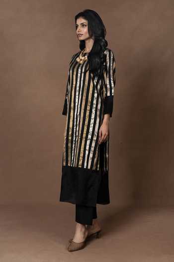 Vishwa By Pinki Sinha_Black Silk Round Neck, Yes Metallic Kurta And Pant Set _Online_at_Aza_Fashions