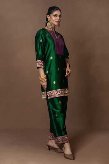 Buy_Vishwa By Pinki Sinha_Green Silk, Organza Split V-neck Woven Kurta Pant Set _Online_at_Aza_Fashions