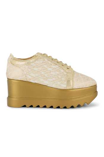 Anaar Gold Toast And Twirl Brocade Sneakers at Aza Fashions Anaar_Gold Toast And Twirl Brocade Sneakers _at_Aza_Fashions