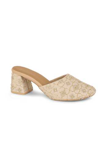 Anaar Off White Rosalita Embroidered Heels Online at Aza Fashions Anaar_Off White Rosalita Embroidered Heels _Online_at_Aza_Fashions