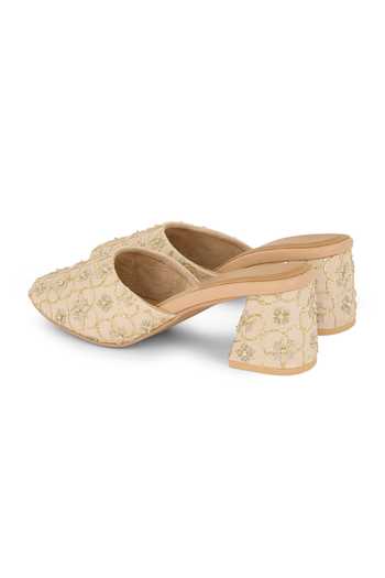 Shop Anaar Off White Rosalita Embroidered Heels Online at Aza Fashions Shop_Anaar_Off White Rosalita Embroidered Heels _Online_at_Aza_Fashions