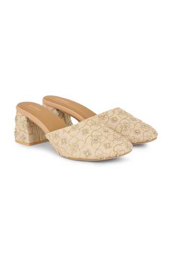 Anaar Off White Rosalita Embroidered Heels at Aza Fashions Anaar_Off White Rosalita Embroidered Heels _at_Aza_Fashions