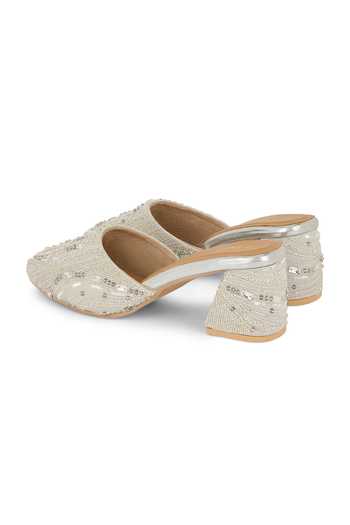 Anaar Silver Electric Rani Geometric Pattern Heels at Aza Fashions Anaar_Silver Electric Rani Geometric Pattern Heels _at_Aza_Fashions