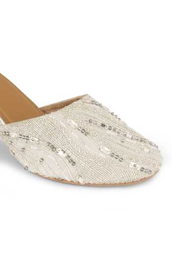Shop Anaar Silver Electric Rani Geometric Pattern Heels Shop_Anaar_Silver Electric Rani Geometric Pattern Heels