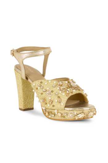 Anaar Gold Blockbuster Babes Pearl Embellished Heels at Aza Fashions Anaar_Gold Blockbuster Babes Pearl Embellished Heels _at_Aza_Fashions