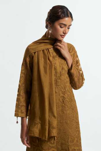 Kora Olive Green Silk Round Neck, Yes Embroidered Kurta Set Online at Aza Fashions Kora_Olive Green Silk Round Neck, Yes Embroidered Kurta Set _Online_at_Aza_Fashions