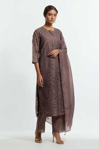 Buy Kora Grey Silk, Organza Round Neck, Yes Floral Applique Kurta Set Buy_Kora_Grey Silk, Organza Round Neck, Yes Floral Applique Kurta Set