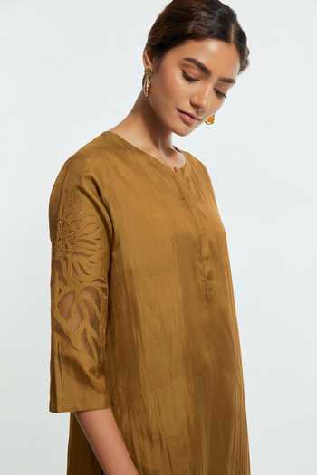 Kora Olive Green , Organza Round Neck, Yes Applique Embroidered Kurta Set at Aza Fashions Kora_Olive Green , Organza Round Neck, Yes Applique Embroidered Kurta Set _at_Aza_Fashions