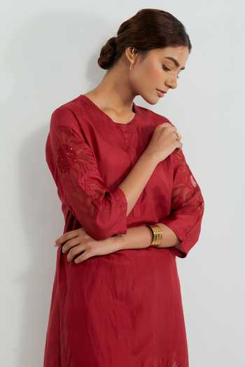 Kora Red , Organza Round Neck Embroidered Kurta Set at Aza Fashions Kora_Red , Organza Round Neck Embroidered Kurta Set _at_Aza_Fashions