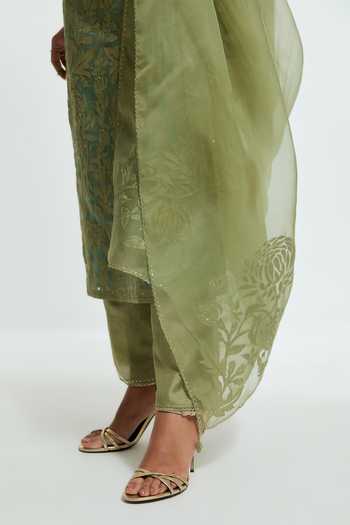 Kora Green Organza, Split V-neck, Yes Applique Work Straight Kurta Set at Aza Fashions Kora_Green Organza, Split V-neck, Yes Applique Work Straight Kurta Set _at_Aza_Fashions