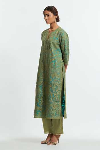 Shop Kora Green Organza, Split V-neck, Yes Applique Work Straight Kurta Set Shop_Kora_Green Organza, Split V-neck, Yes Applique Work Straight Kurta Set