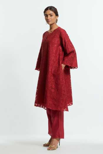 Buy Kora Red Silk, Organza Split V-neck Embroidered Kurta Set Online at Aza Fashions Buy_Kora_Red Silk, Organza Split V-neck Embroidered Kurta Set _Online_at_Aza_Fashions