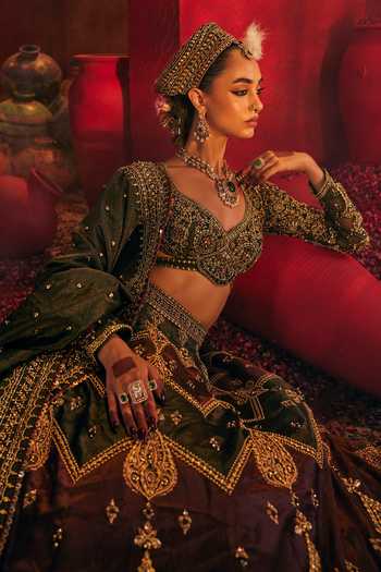 Buy_Payal & Zinal_Green Net, Satin, Linen, Tissue Sweetheart Akaar Chevron Embroidered Lehenga Set 