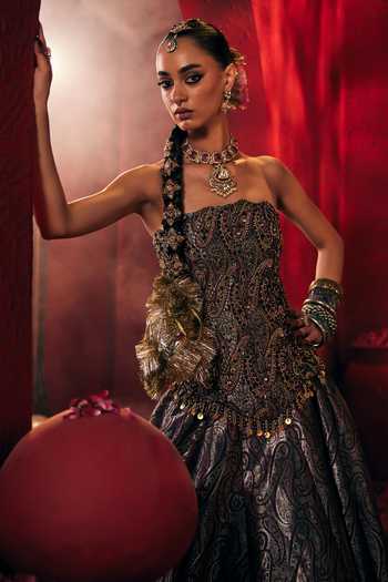 Payal & Zinal Purple Silk Stones Sweetheart Neck Helena Woven Corset And Lehenga Set Online at Aza Fashions Payal & Zinal_Purple Silk Stones Sweetheart Neck Helena Woven Corset And Lehenga Set _Online_at_Aza_Fashions