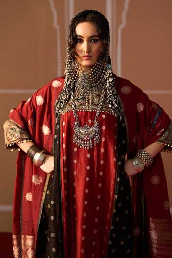Swatti Kapoor_Red Chanderi Afzi Handwoven Banarasi Dupatta _Online_at_Aza_Fashions