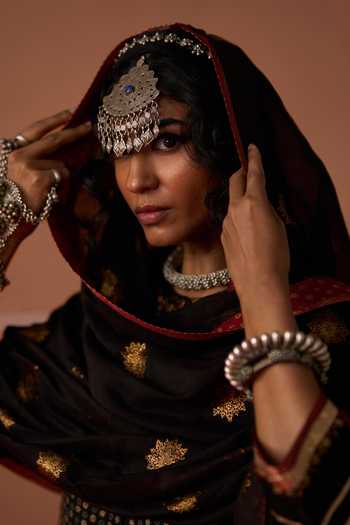 Swatti Kapoor Black Chanderi Lavanya Handwoven Dupatta Online at Aza Fashions Swatti Kapoor_Black Chanderi Lavanya Handwoven Dupatta _Online_at_Aza_Fashions