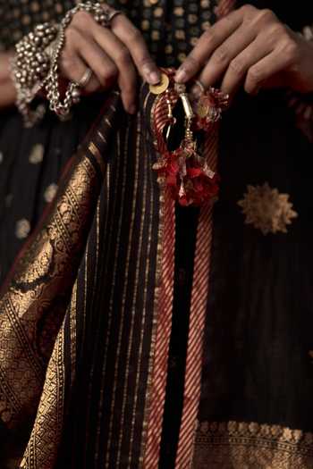 Buy Swatti Kapoor Black Chanderi Lavanya Handwoven Dupatta Online at Aza Fashions Buy_Swatti Kapoor_Black Chanderi Lavanya Handwoven Dupatta _Online_at_Aza_Fashions