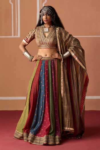 Swatti Kapoor Niviya Handwoven Dupatta 