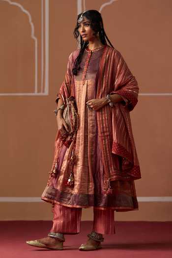 Buy Swatti Kapoor Peach Chanderi, Brocade Suhana Handwoven Dupatta Buy_Swatti Kapoor_Peach Chanderi, Brocade Suhana Handwoven Dupatta