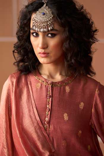 Buy Swatti Kapoor Peach Chanderi, Brocade Raah Handwoven Dupatta Online at Aza Fashions Buy_Swatti Kapoor_Peach Chanderi, Brocade Raah Handwoven Dupatta _Online_at_Aza_Fashions