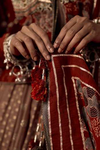 Swatti Kapoor Red Chanderi Fari Handwoven Dupatta Online at Aza Fashions Swatti Kapoor_Red Chanderi Fari Handwoven Dupatta _Online_at_Aza_Fashions