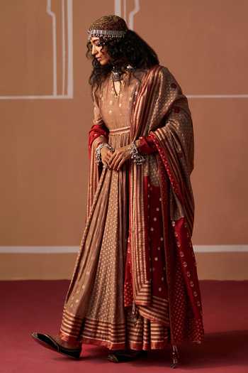 Buy Swatti Kapoor Grey Chanderi, Brocade Garima Handwoven Dupatta Online at Aza Fashions Buy_Swatti Kapoor_Grey Chanderi, Brocade Garima Handwoven Dupatta _Online_at_Aza_Fashions