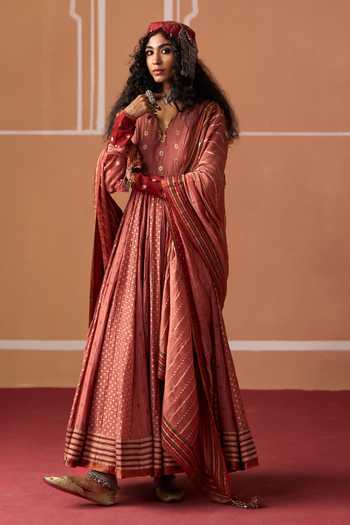 Swatti Kapoor_Peach Cotton, Chanderi, Brocade V-neck, Yes Krisha Handwoven Anarkali _Online_at_Aza_Fashions