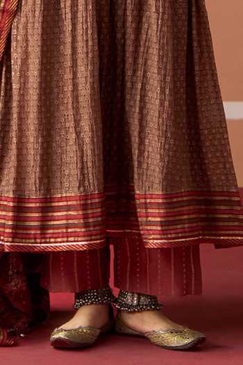 Swatti Kapoor Grey Chanderi, Cotton V-neck, Yes Moira Gathered Kurta Online at Aza Fashions Swatti Kapoor_Grey Chanderi, Cotton V-neck, Yes Moira Gathered Kurta _Online_at_Aza_Fashions