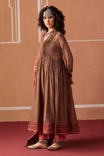 Buy Swatti Kapoor Grey Chanderi, Cotton V-neck, Yes Moira Gathered Kurta Online at Aza Fashions Buy_Swatti Kapoor_Grey Chanderi, Cotton V-neck, Yes Moira Gathered Kurta _Online_at_Aza_Fashions