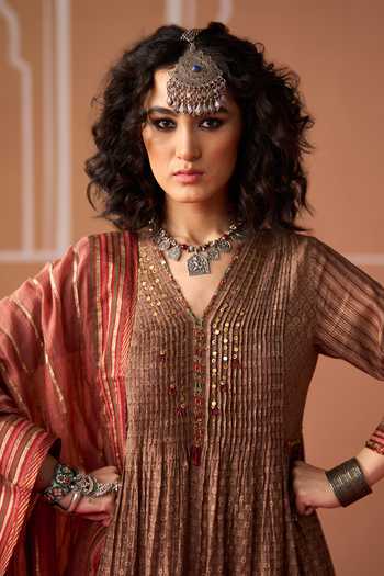 Shop Swatti Kapoor Grey Chanderi, Cotton V-neck, Yes Moira Gathered Kurta Online at Aza Fashions Shop_Swatti Kapoor_Grey Chanderi, Cotton V-neck, Yes Moira Gathered Kurta _Online_at_Aza_Fashions