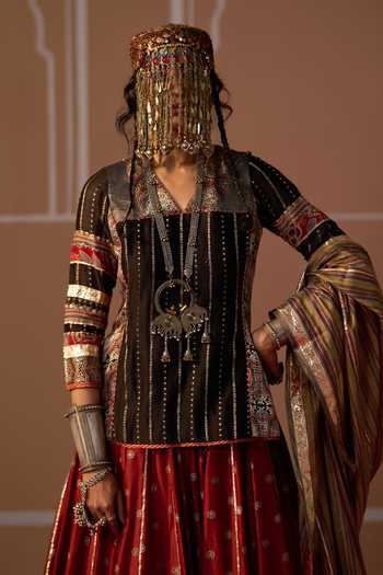 Swatti Kapoor Nazm Ajrakh Kurta 