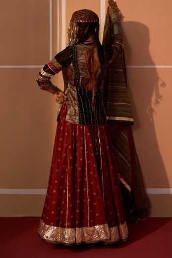 Swatti Kapoor Nazm Ajrakh Kurta 