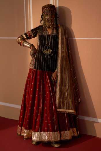 Swatti Kapoor Black Chanderi, Satin, Modal, Brocade V-neck Nazm Ajrakh Kurta at Aza Fashions Swatti Kapoor_Black Chanderi, Satin, Modal, Brocade V-neck Nazm Ajrakh Kurta _at_Aza_Fashions