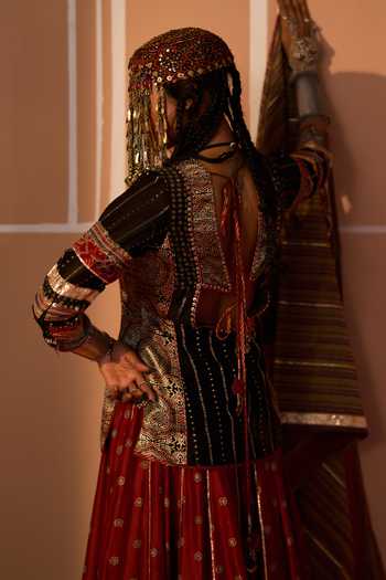 Buy Swatti Kapoor Black Chanderi, Satin, Modal, Brocade V-neck Nazm Ajrakh Kurta Buy_Swatti Kapoor_Black Chanderi, Satin, Modal, Brocade V-neck Nazm Ajrakh Kurta