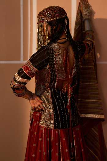 Swatti Kapoor Black Chanderi, Satin, Modal, Brocade V-neck Nazm Handwoven Kurta Lehenga Set at Aza Fashions Swatti Kapoor_Black Chanderi, Satin, Modal, Brocade V-neck Nazm Handwoven Kurta Lehenga Set _at_Aza_Fashions