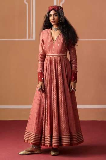 Swatti Kapoor Peach Cotton, Chanderi, Brocade V-neck Krisha Anarkali Set With Suhana Dupatta Online at Aza Fashions Swatti Kapoor_Peach Cotton, Chanderi, Brocade V-neck Krisha Anarkali Set With Suhana Dupatta _Online_at_Aza_Fashions