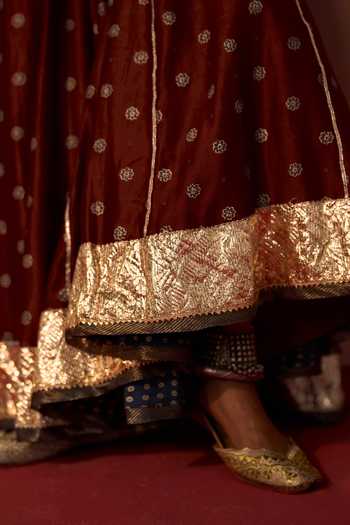 Swatti Kapoor Multi Color Chanderi Kesar Handwoven Skirt at Aza Fashions Swatti Kapoor_Multi Color Chanderi Kesar Handwoven Skirt _at_Aza_Fashions