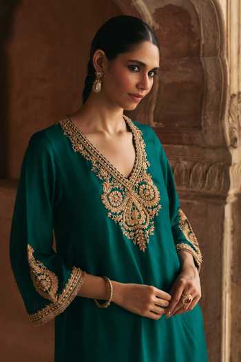 Sheetal Batra Emerald Green Silk V-neck Haayat Long Kaftan With Salwar Online at Aza Fashions Sheetal Batra_Emerald Green Silk V-neck Haayat Long Kaftan With Salwar _Online_at_Aza_Fashions