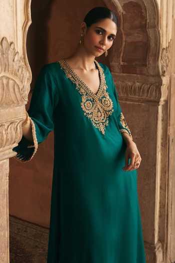 Buy Sheetal Batra Emerald Green Silk V-neck Haayat Long Kaftan With Salwar Online at Aza Fashions Buy_Sheetal Batra_Emerald Green Silk V-neck Haayat Long Kaftan With Salwar _Online_at_Aza_Fashions