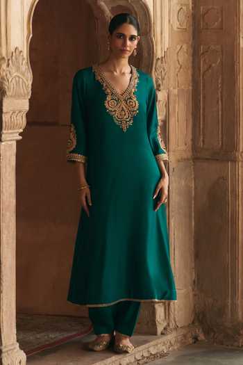 Shop Sheetal Batra Emerald Green Silk V-neck Haayat Long Kaftan With Salwar Online at Aza Fashions Shop_Sheetal Batra_Emerald Green Silk V-neck Haayat Long Kaftan With Salwar _Online_at_Aza_Fashions