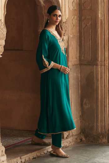Sheetal Batra Emerald Green Silk V-neck Haayat Long Kaftan With Salwar at Aza Fashions Sheetal Batra_Emerald Green Silk V-neck Haayat Long Kaftan With Salwar _at_Aza_Fashions